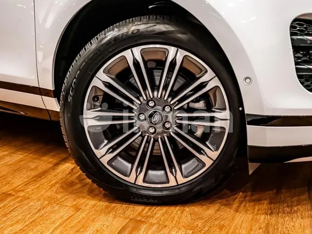 Land Rover Range Rover Evoque 2025 photo 4
