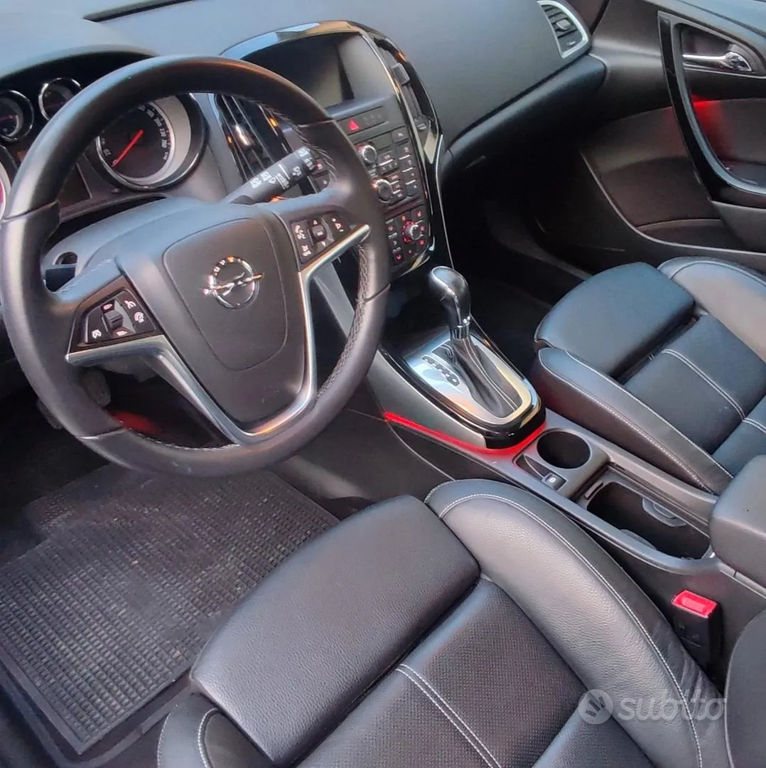 Opel Astra 2015 photo 2