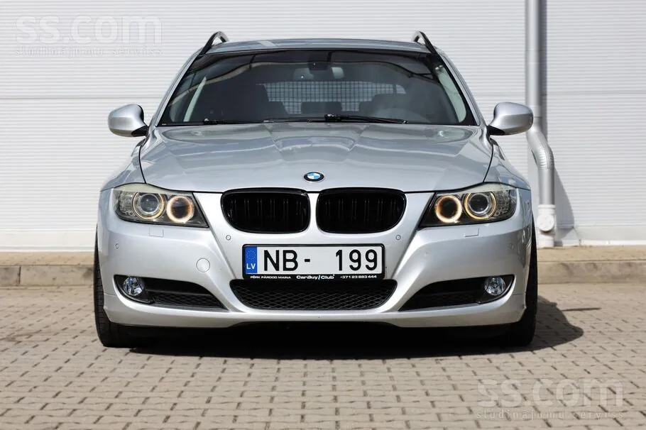 BMW 318 2009 photo 3