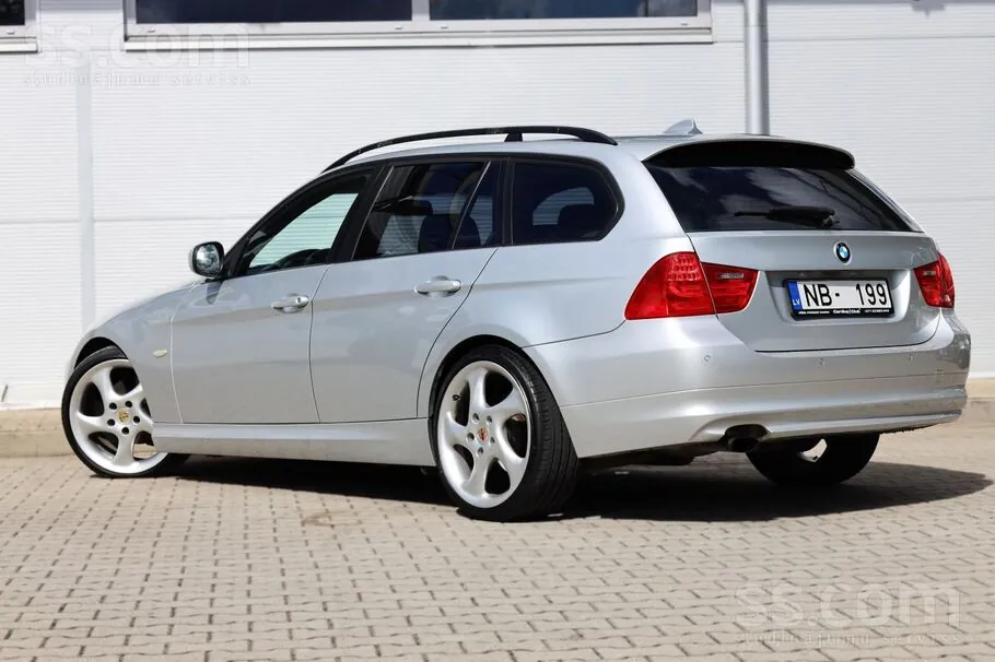 BMW 318 2009 photo 5