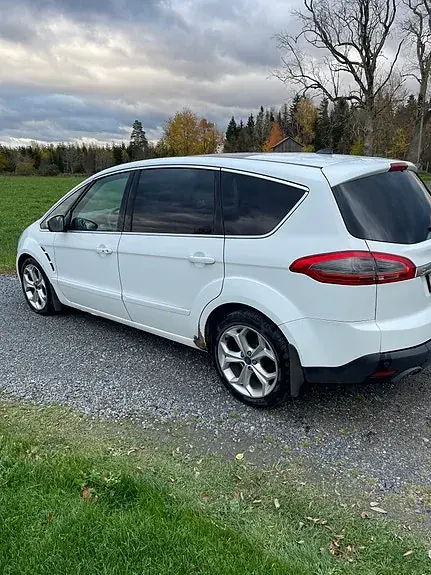 Ford S-Max 2013 photo 2