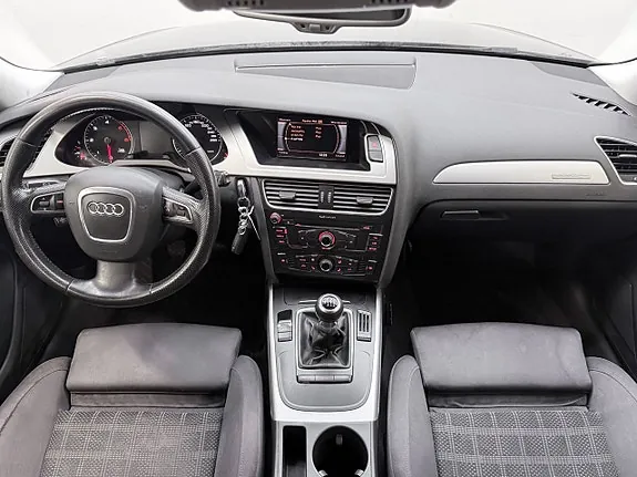 Audi A4 2010 photo 2
