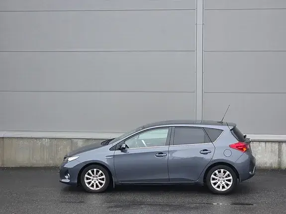 Toyota Auris 2015 photo 3
