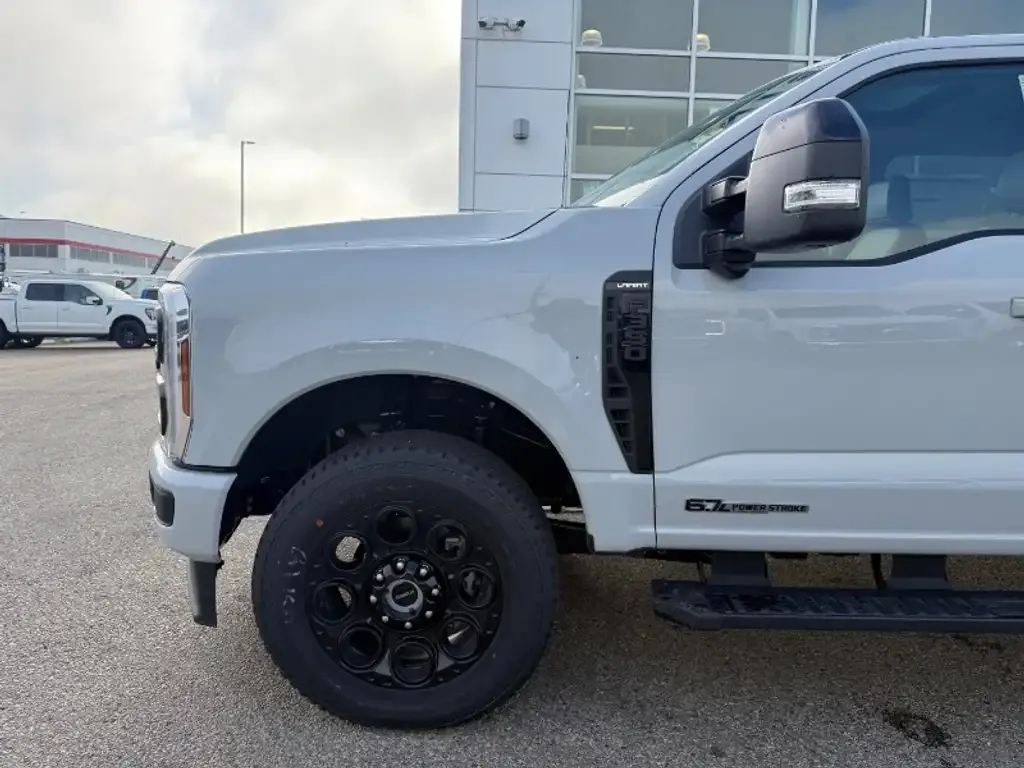 Ford F-350 Super Duty 2026 photo 3