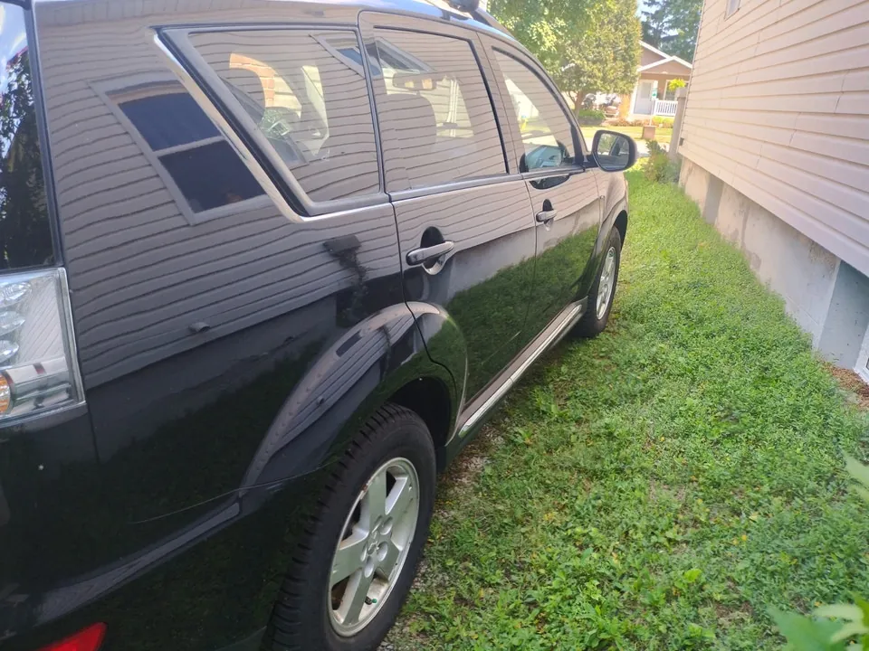 Mitsubishi Outlander 2012 photo 2