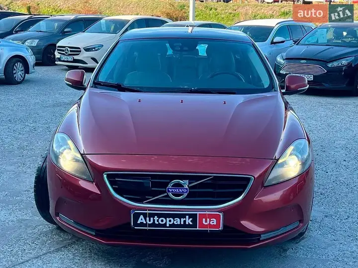Volvo V40 2012 photo 2