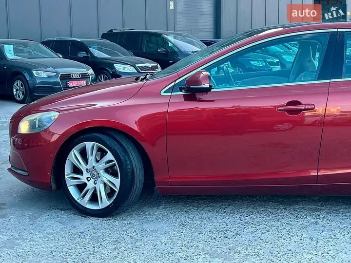Volvo V40 2012 photo 4