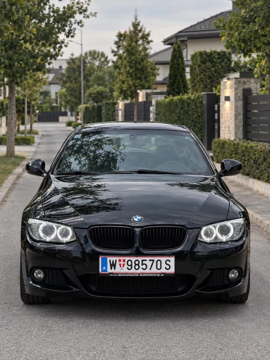 BMW 3 Series 2012 photo 2