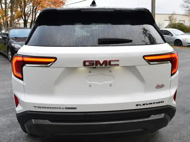 GMC Terrain 2025 photo 2