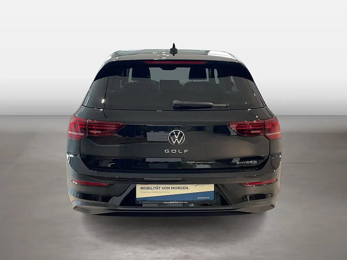 Volkswagen Golf 2026 photo 2