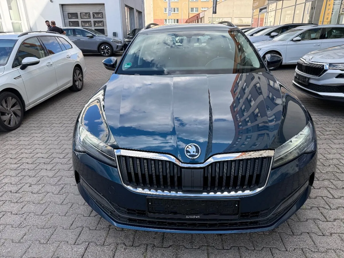 Skoda Superb 2022 photo 2