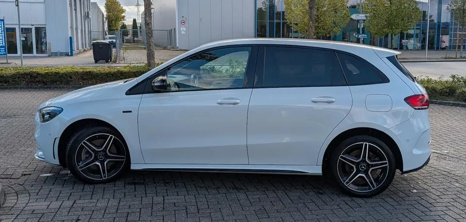 Mercedes-Benz B250E
