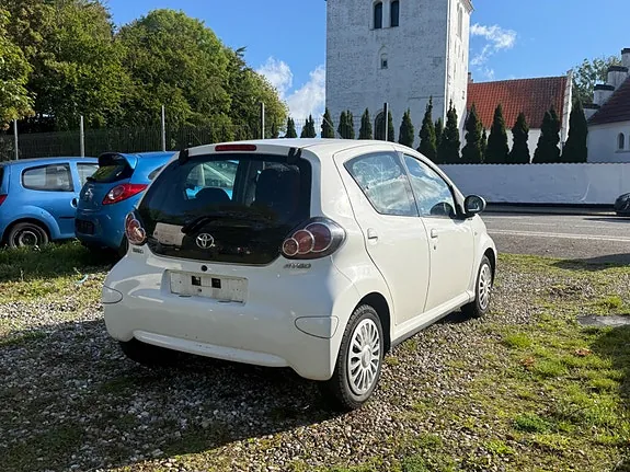 Toyota Aygo 2010 photo 5