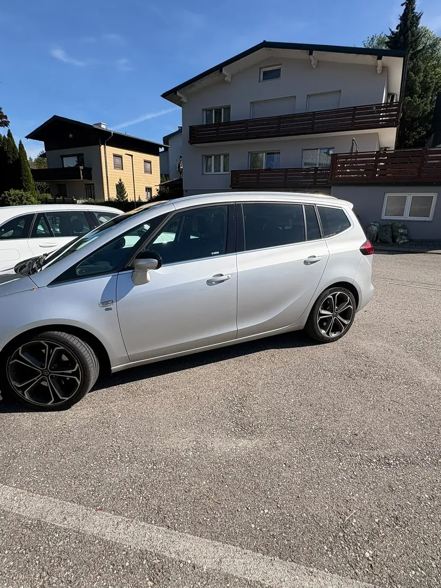 Opel Zafira 2017 photo 2