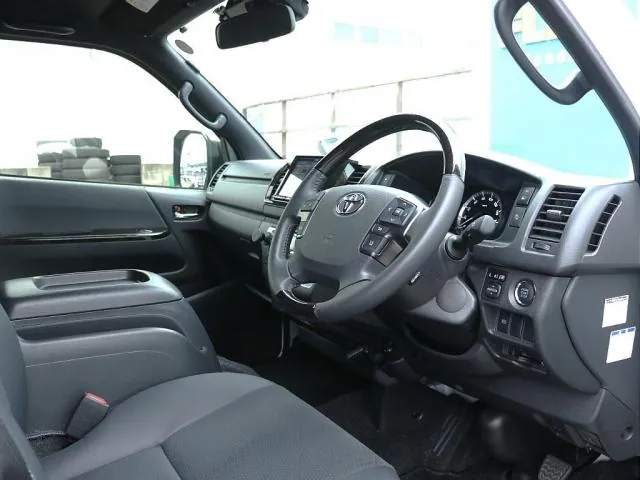 Toyota Hiace Van 2023 photo 3