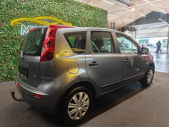 Nissan Note 2011 photo 4