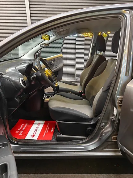 Nissan Note 2011 photo 5
