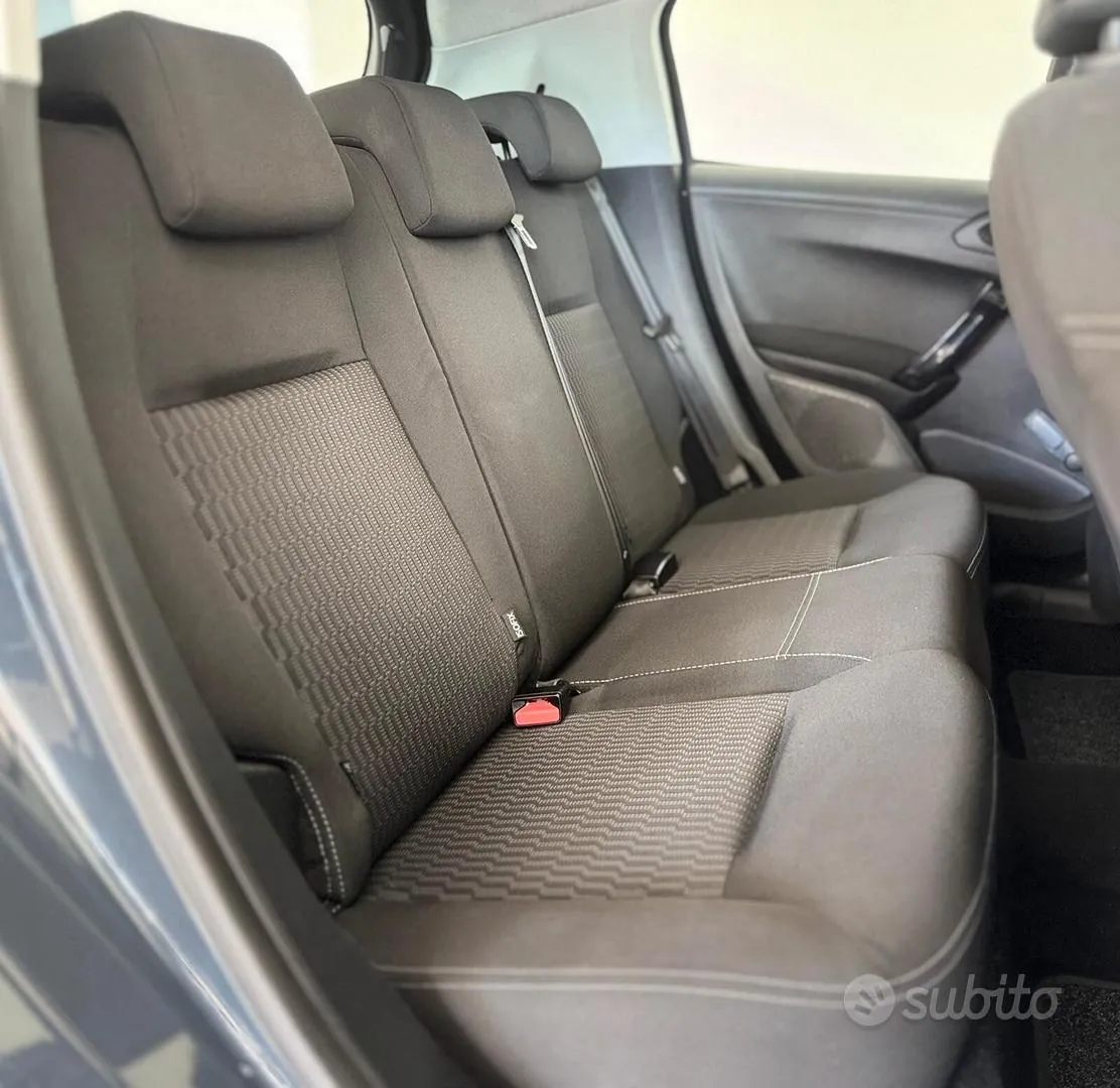 Peugeot 208 2018 photo 5