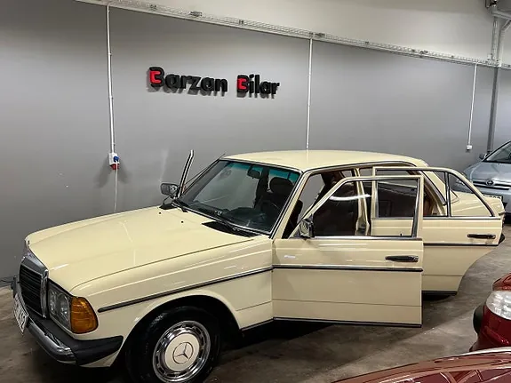 Mercedes-Benz 200 1982 photo 5