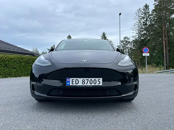 Tesla Model Y 2022 photo 2