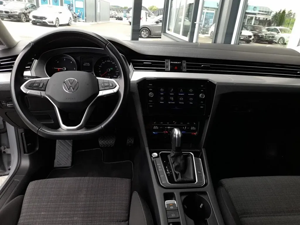 Volkswagen Passat 2022 photo 3