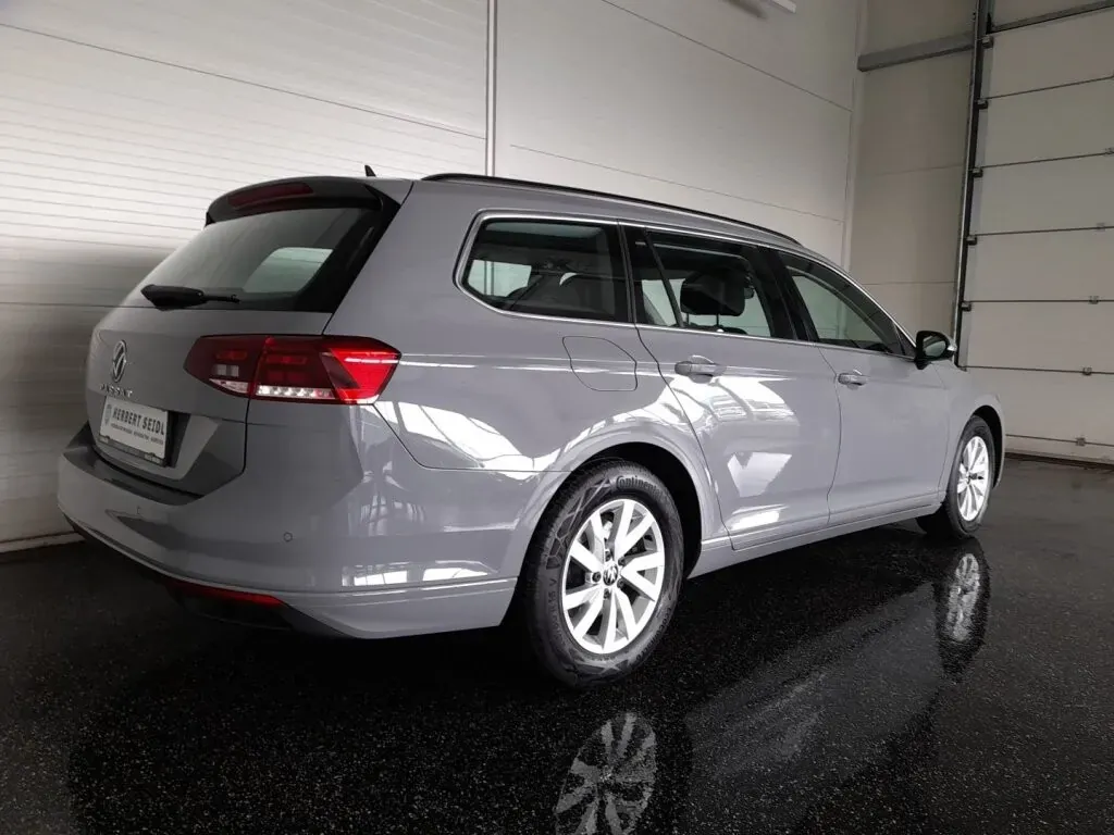 Volkswagen Passat 2022 photo 2