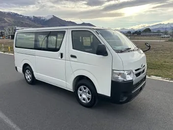 Toyota Hiace 2022 photo 2