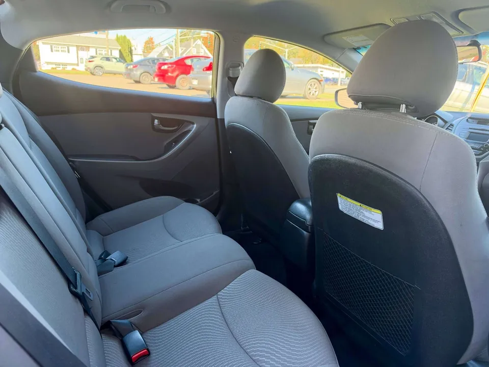 Hyundai Elantra 2016 photo 3