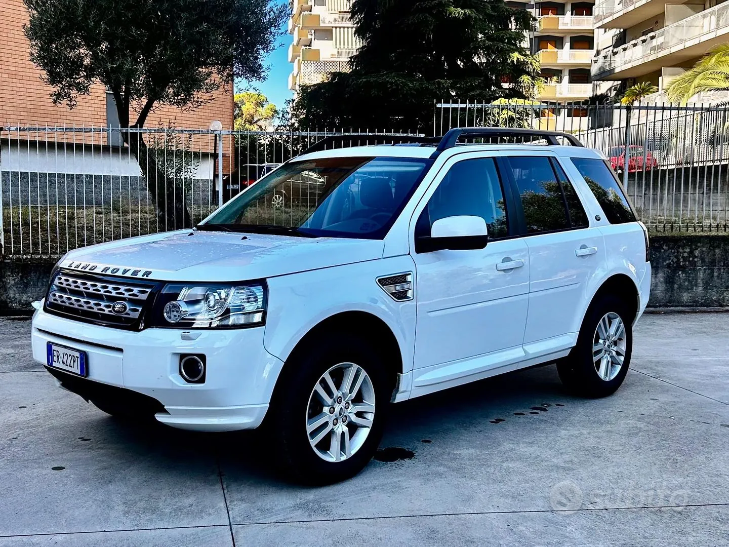 Land Rover Freelander 2013 photo 2