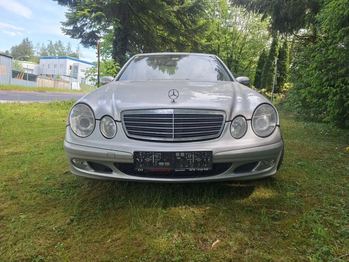 Mercedes-Benz Eklasse 2004 photo 2