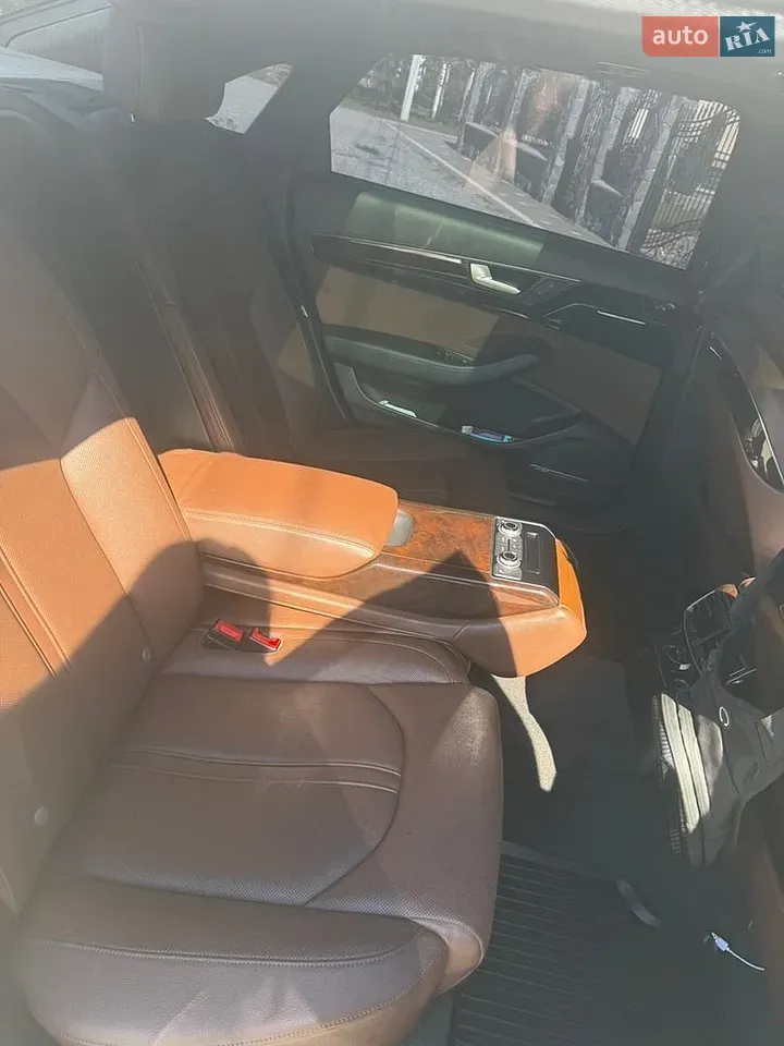 Audi A8 2014 photo 5