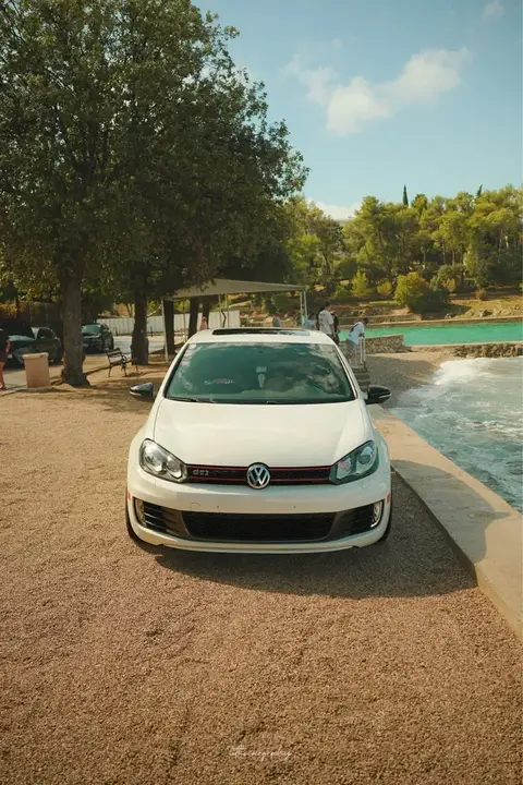 Volkswagen Golf 2010 photo 3