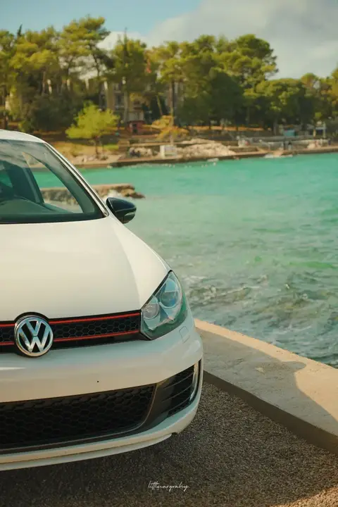 Volkswagen Golf 2010 photo 2