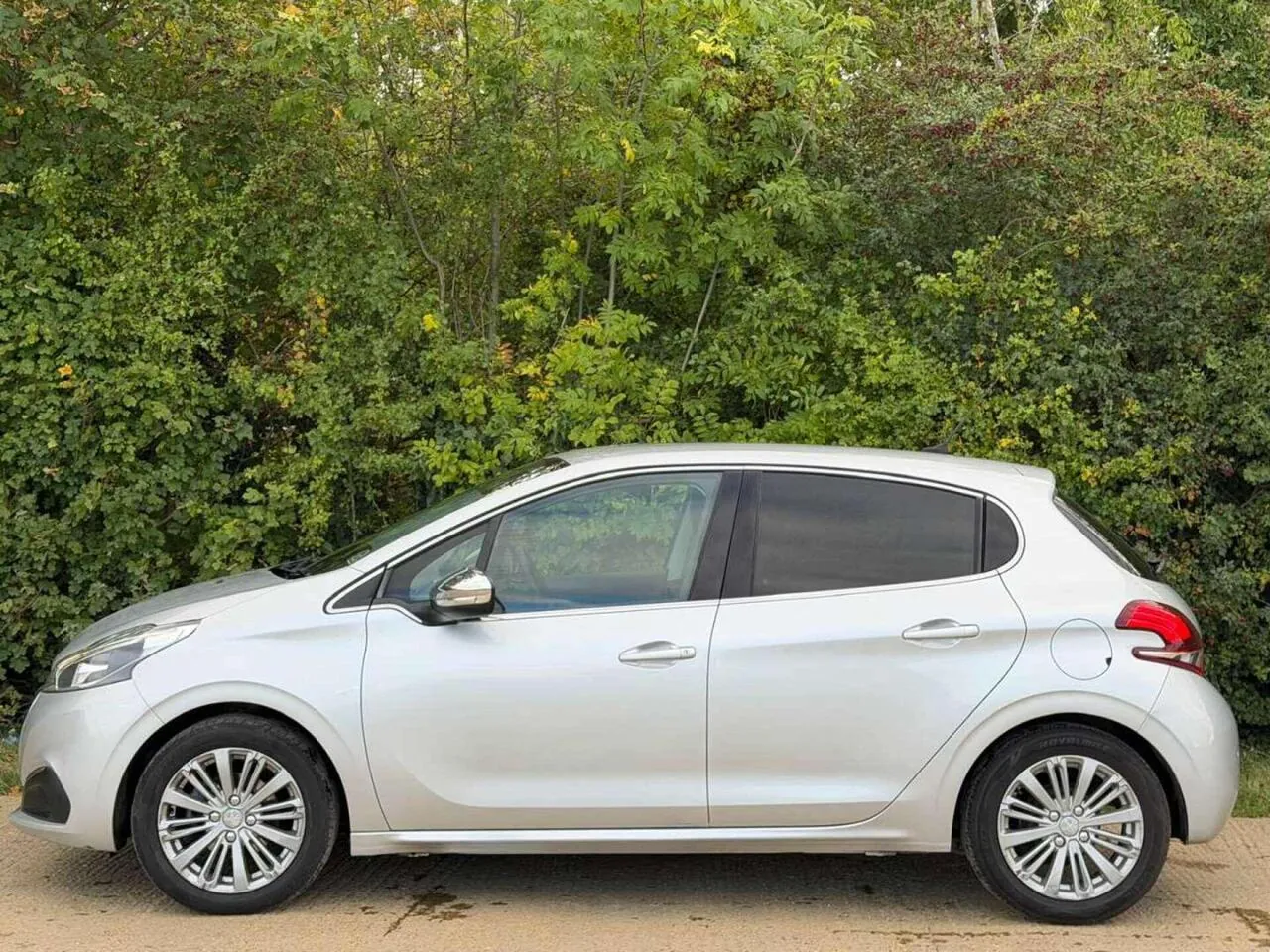 Peugeot 208 2018 photo 5