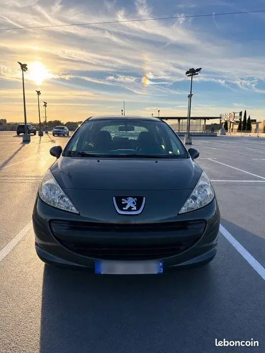 Peugeot 207 2008 photo 2