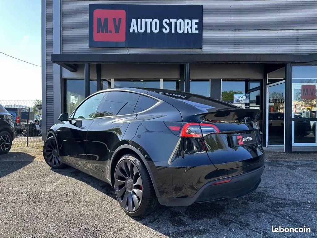 Tesla Model Y 2022 photo 2