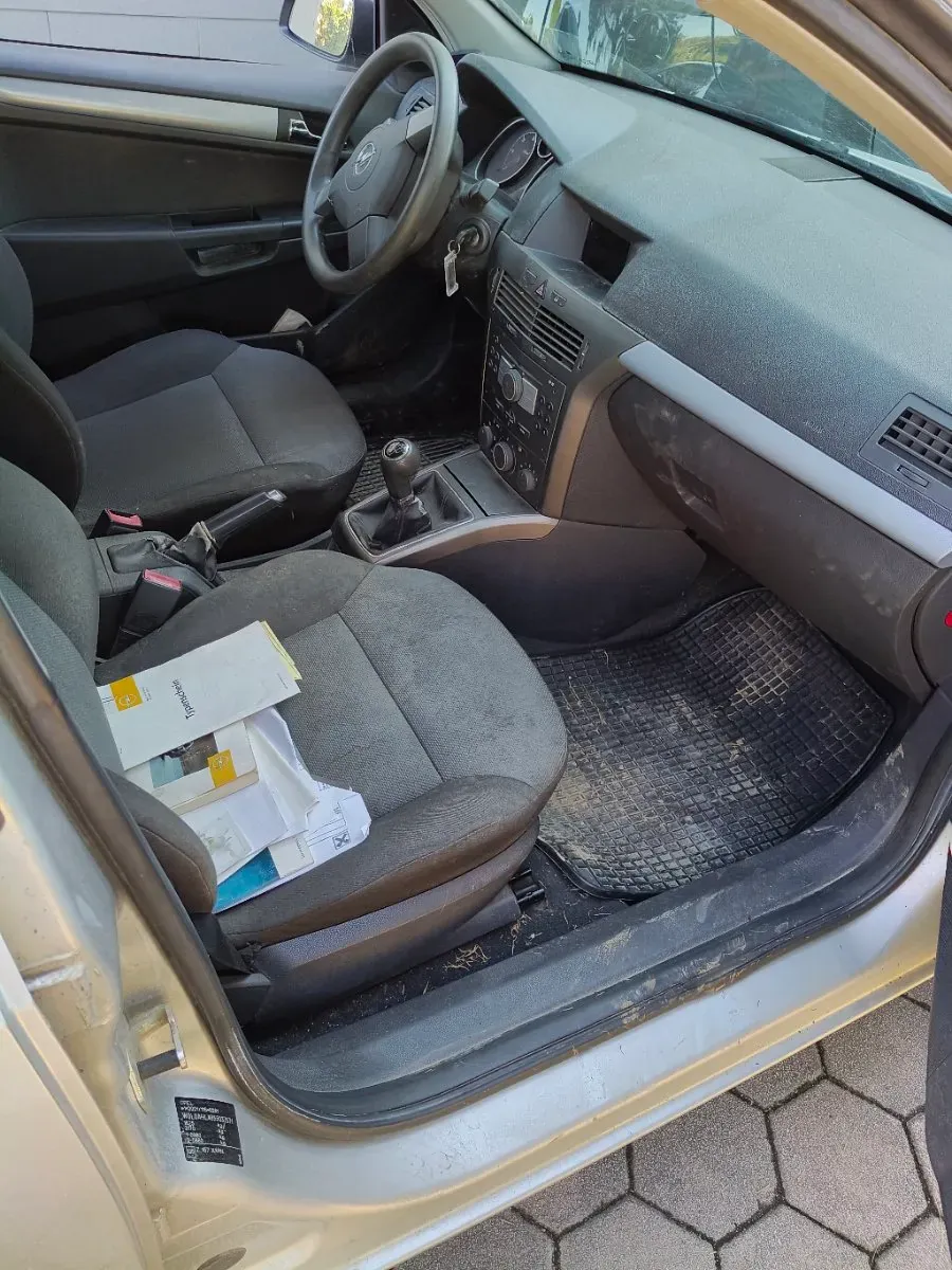 Opel Astra 2004 photo 2