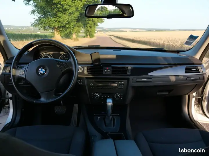 BMW 3 Series 2011 photo 3