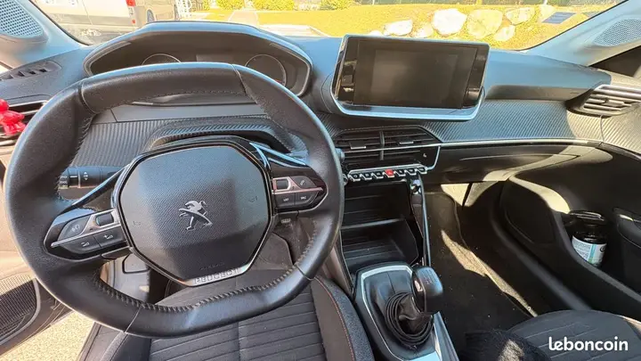 Peugeot 208 2021 photo 3