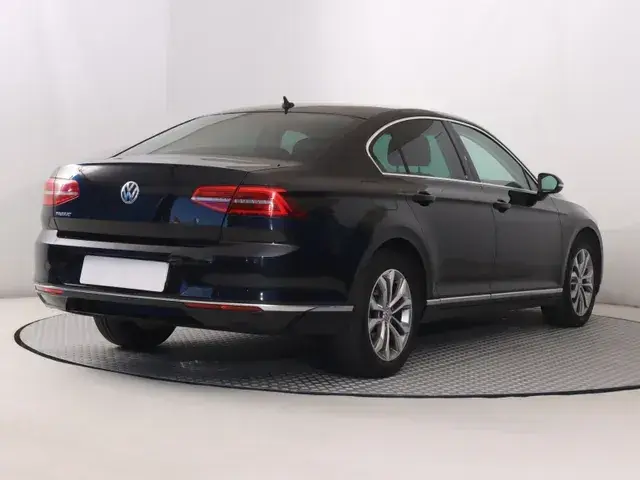 Volkswagen Passat 2018 photo 4