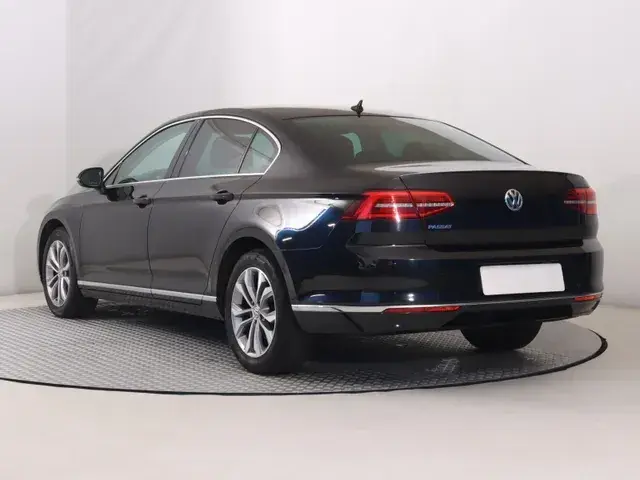 Volkswagen Passat 2018 photo 3