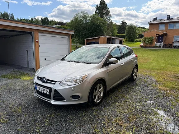 Ford Focus 2013 photo 2
