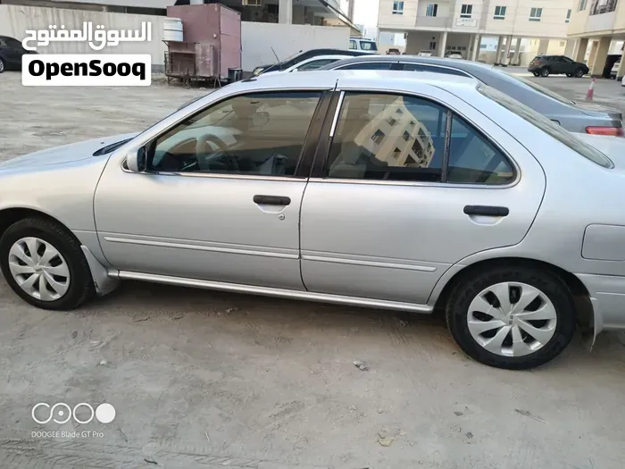 Nissan Sunny 2000 photo 4