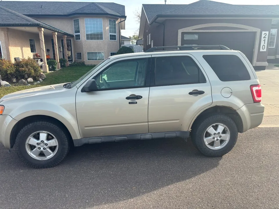 Ford Escape 2010 photo 2
