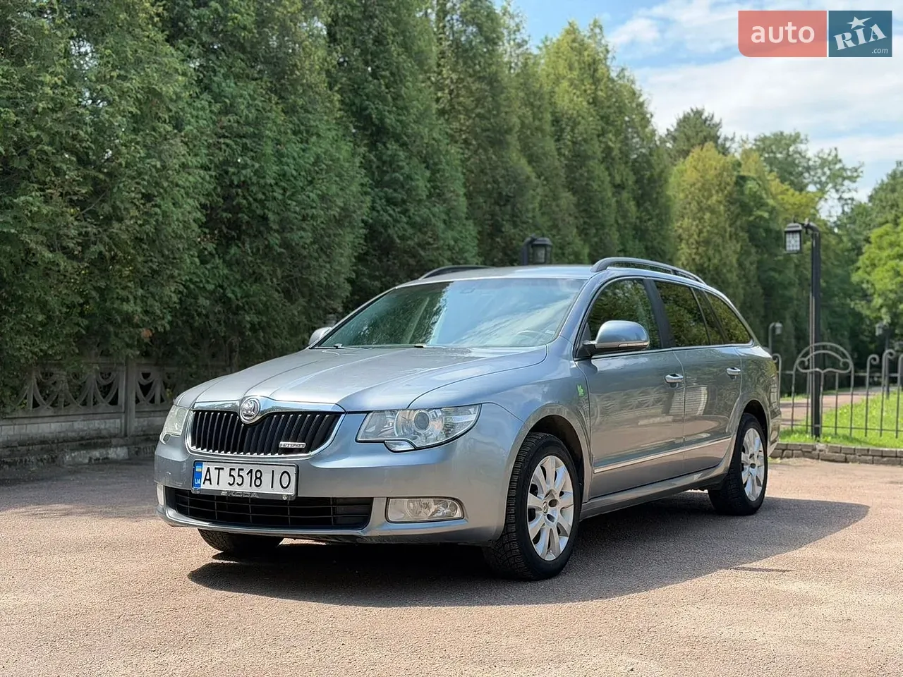 Skoda Superb 2012 photo 2
