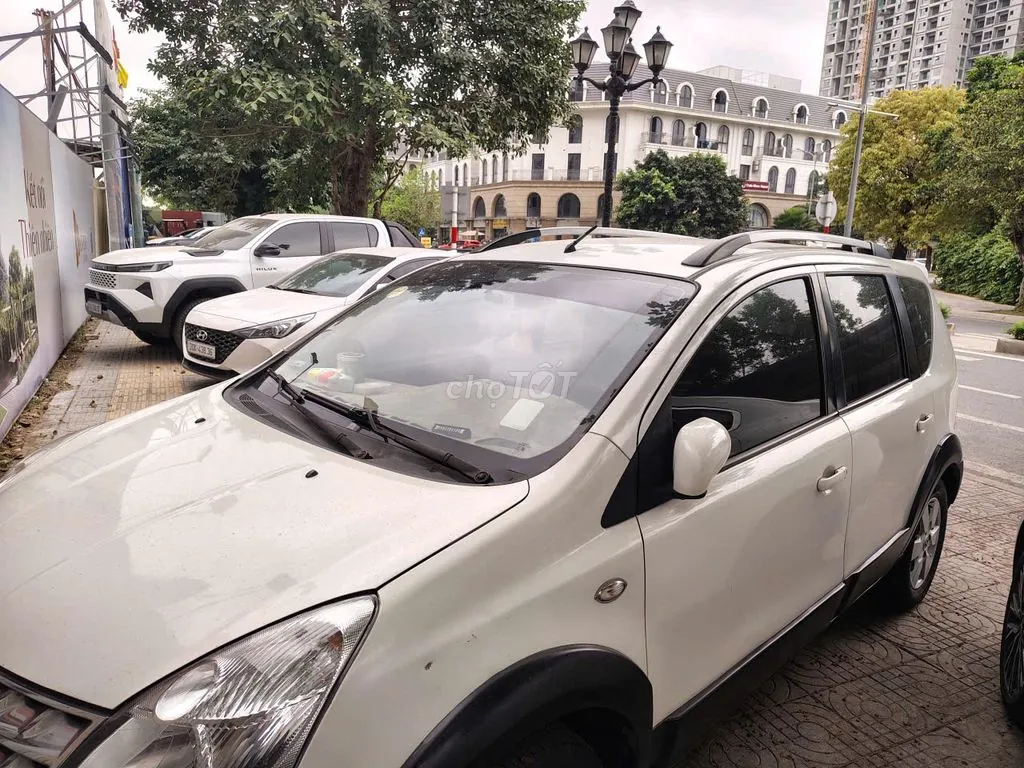 Nissan Livina 2010 photo 3