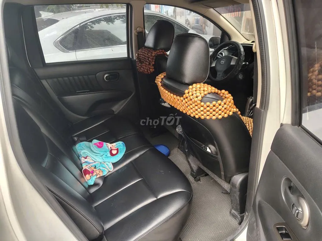 Nissan Livina 2010 photo 4