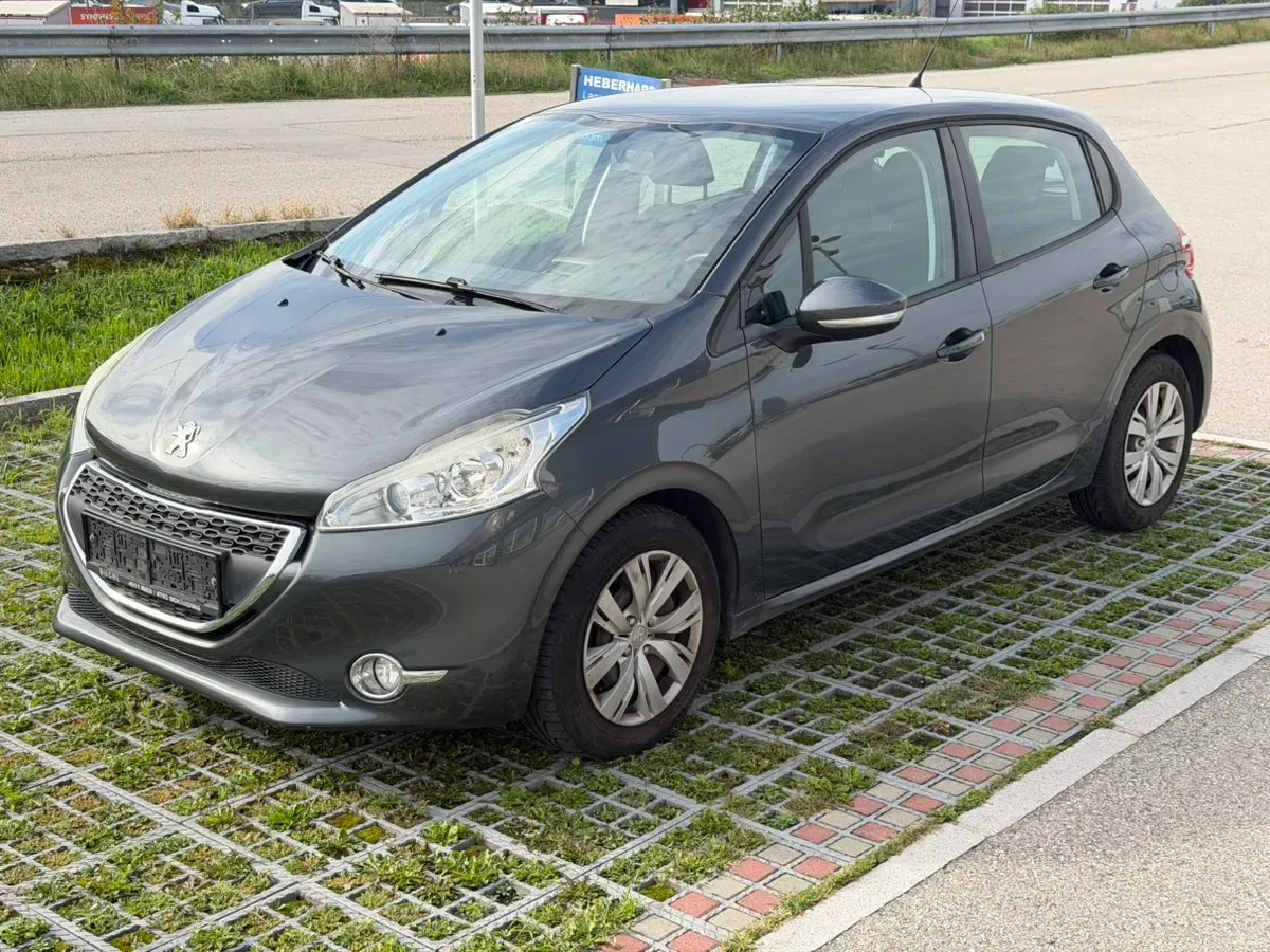 Peugeot 208 2013 photo 2