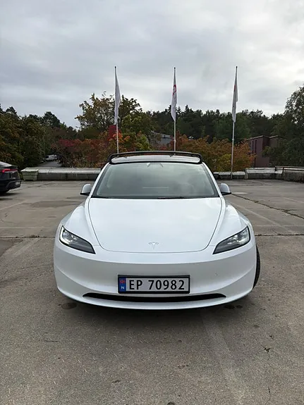 Tesla Model 3 2025 photo 3