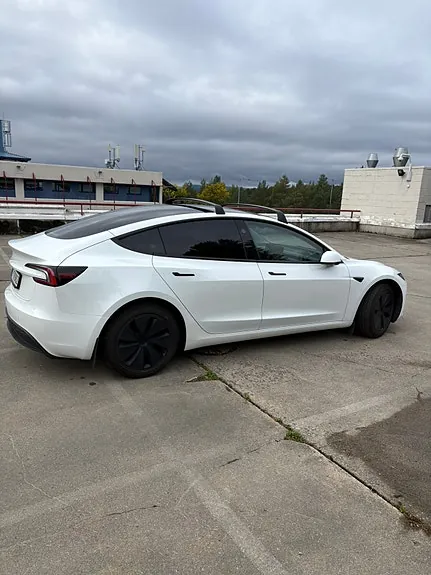 Tesla Model 3 2025 photo 2